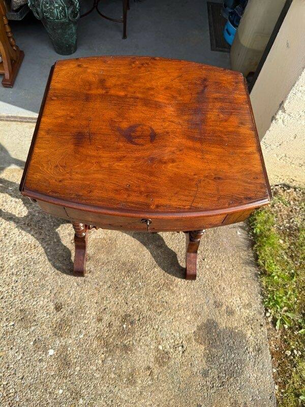 Antique bouillotte table with a foldable top, Louis-Philippe style.