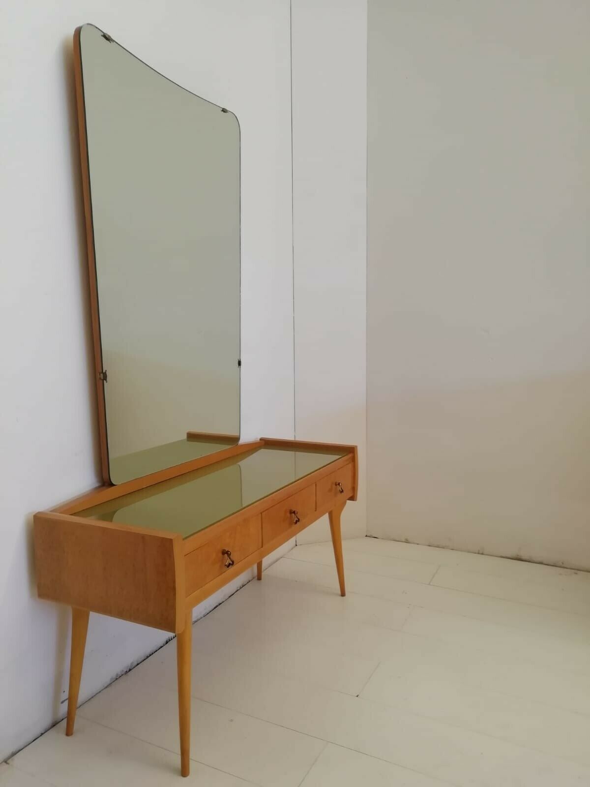 Italian chest of drawers from the 60s with mirror
