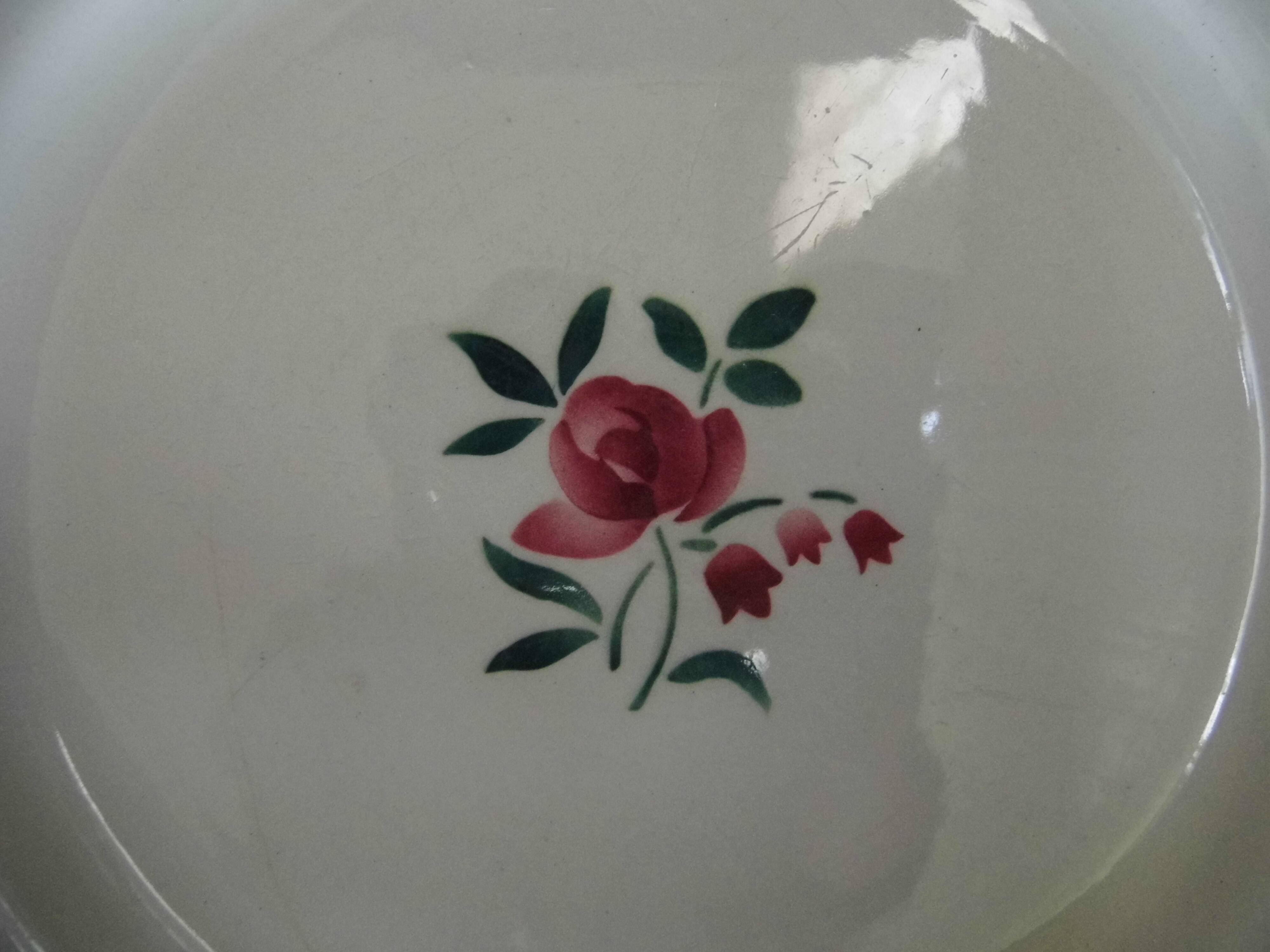 4 plates in faience of Badonviller F.B, floral motif, 20s