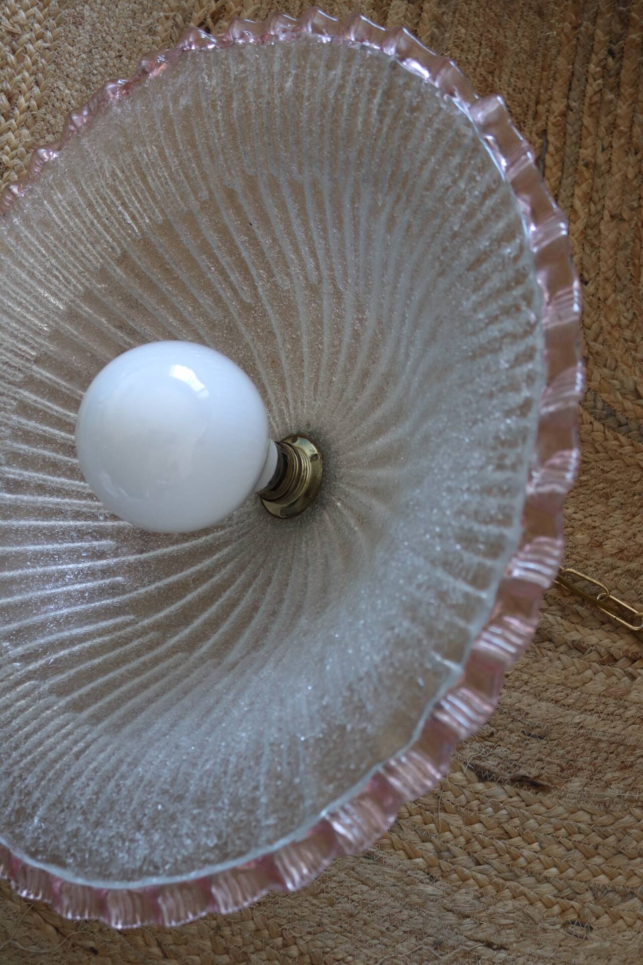 Large vintage Murano suspension in textured glass with a pink edge.