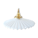 Serrated opaline suspension