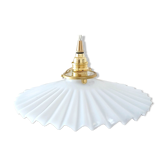 Serrated opaline suspension