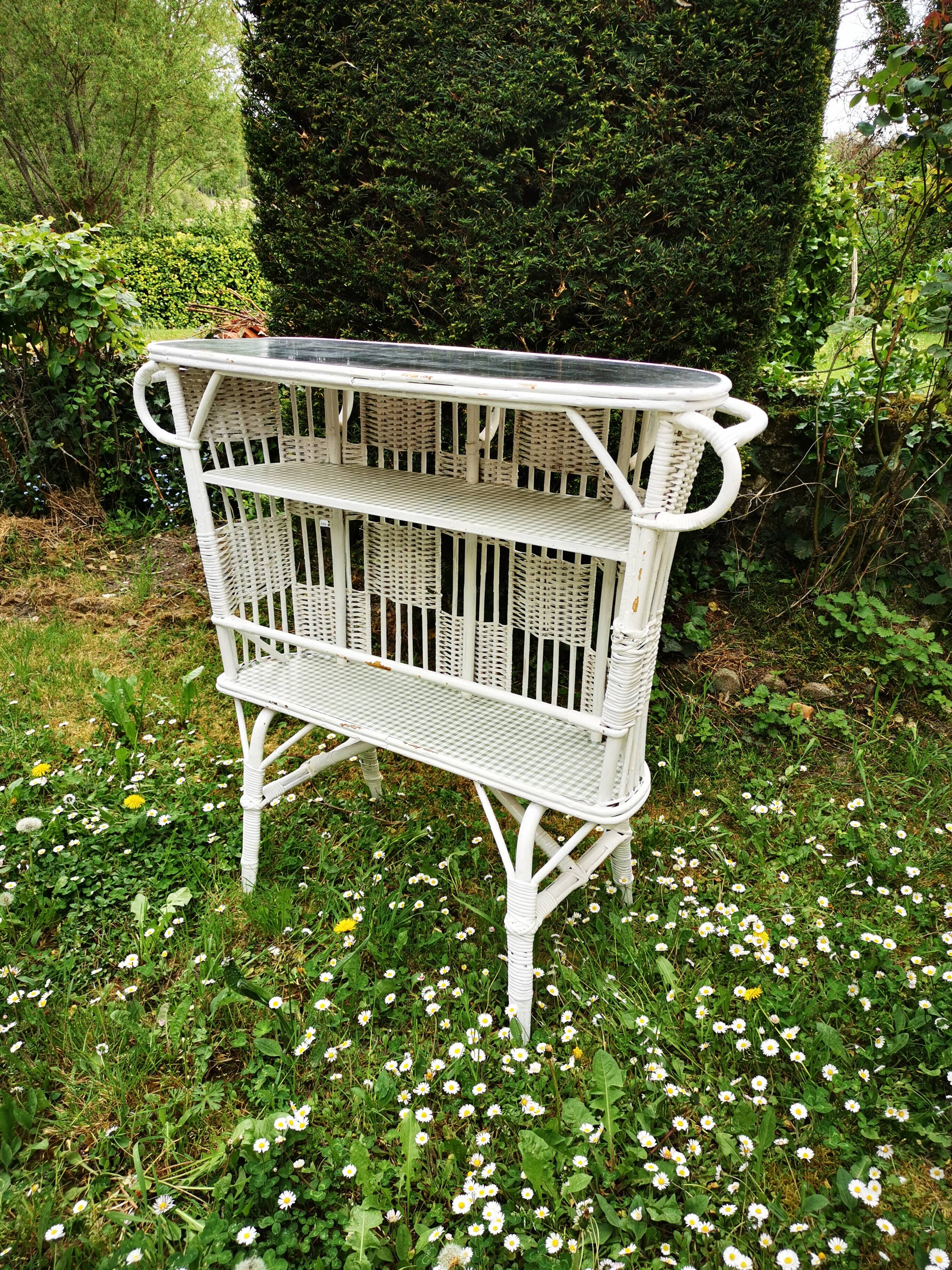 Rattan bar