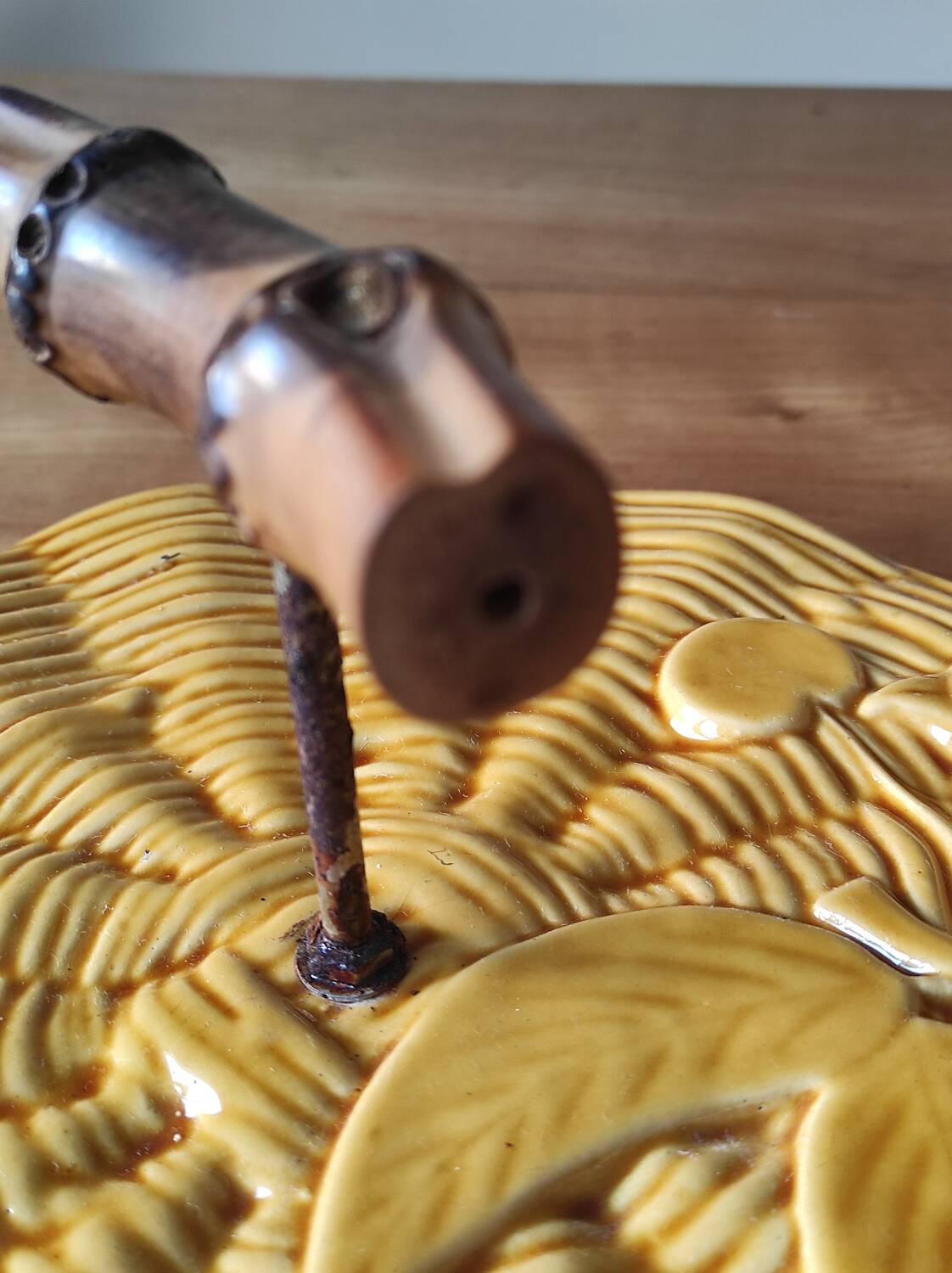 Ceramic cheese board with bamboo handle