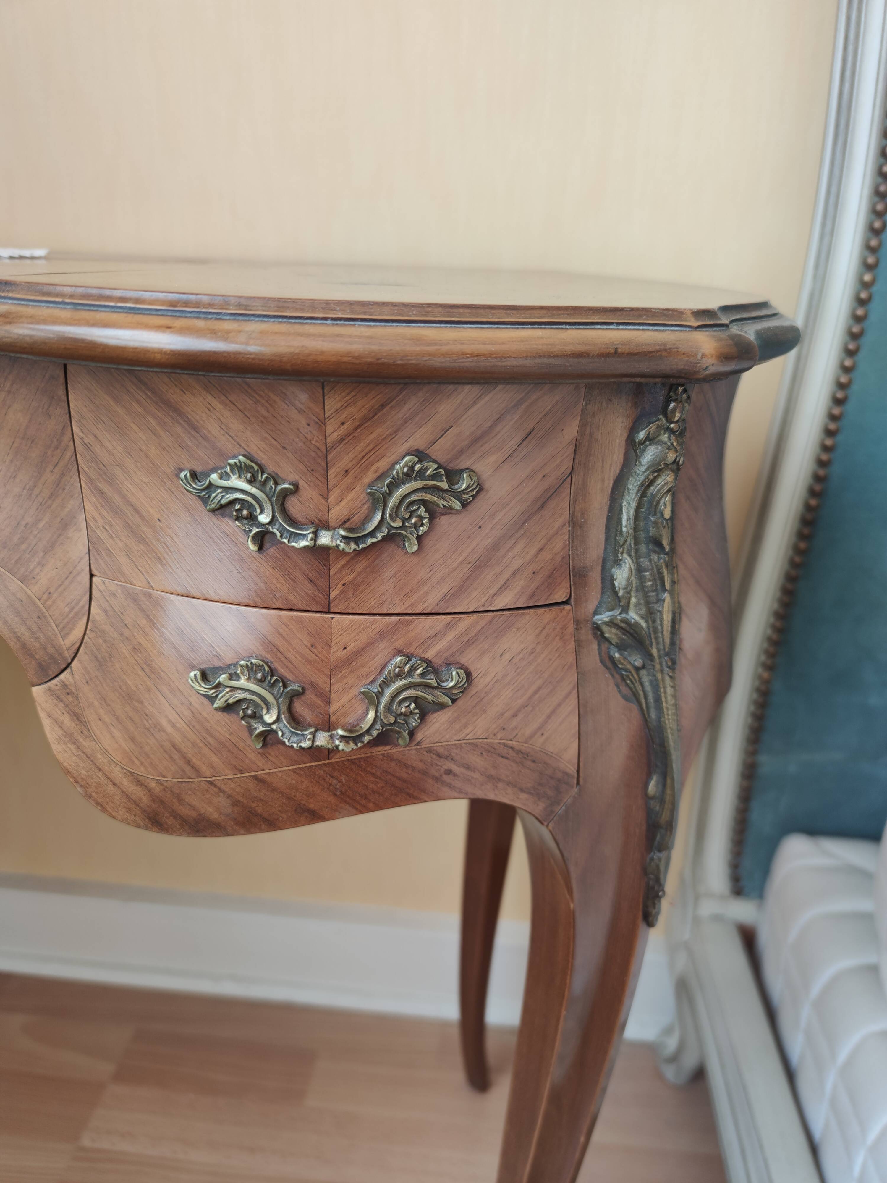 Inlaid dressing table with lifting mirror – Louis XV style, precious wood