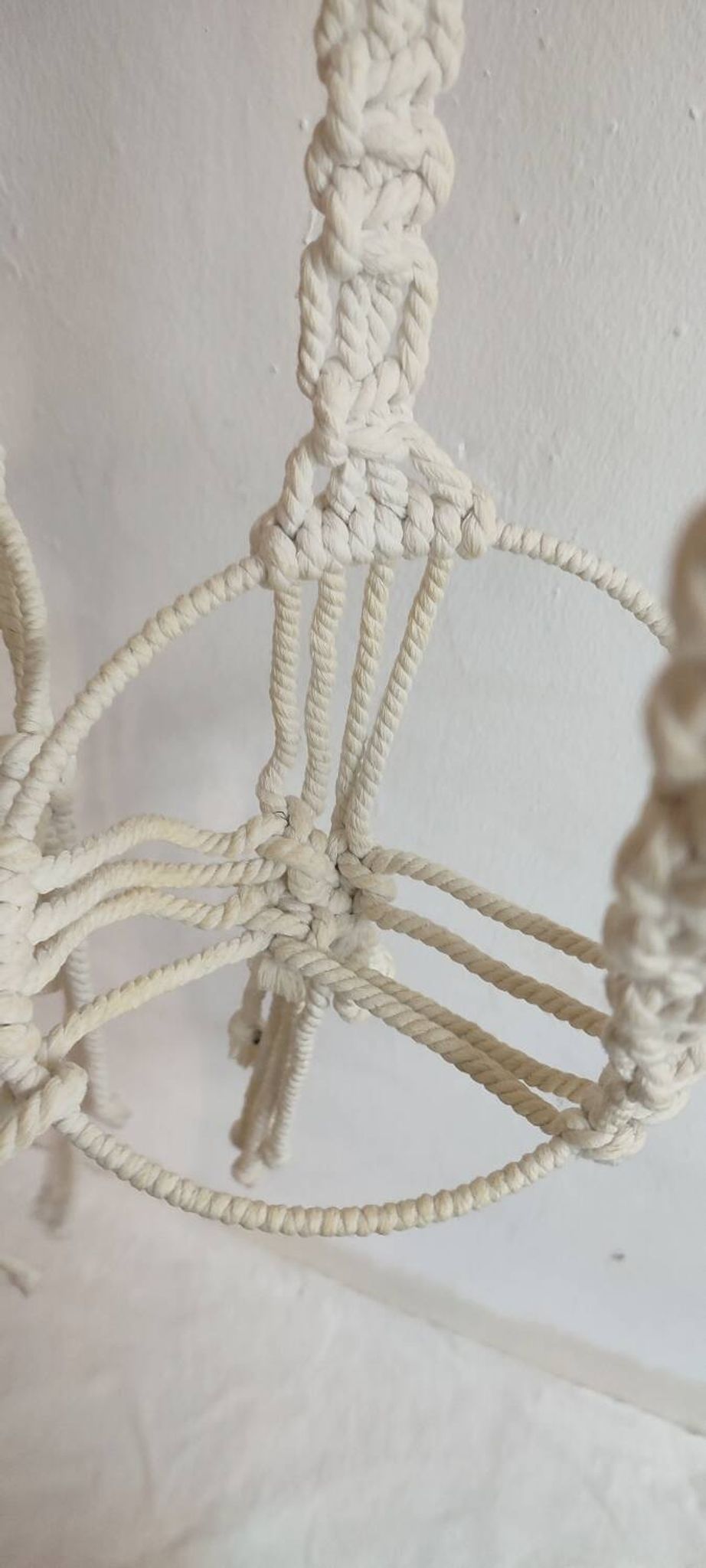 Lámpara de techo de macramé. Spain, 1980s.