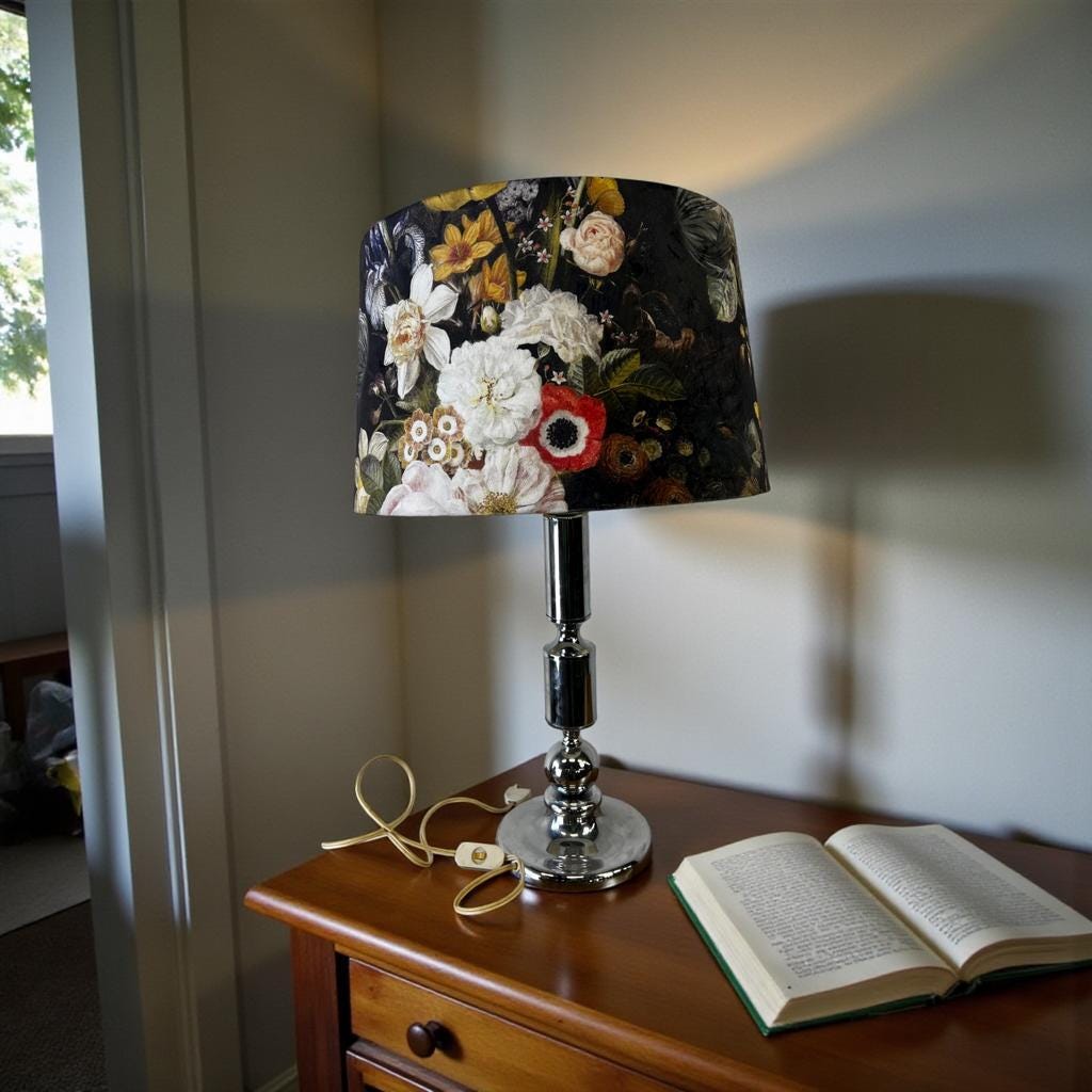 Lampe de table vintage chromée avec abat-jour fleuri