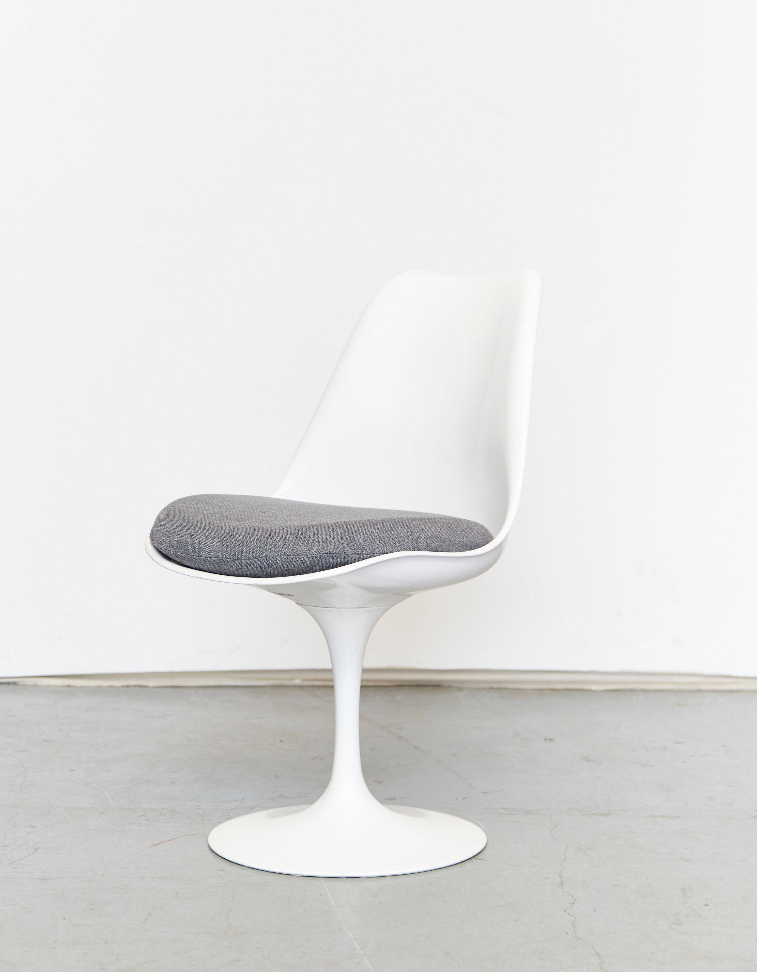 Eero Saarinen swivel Tulip chair for Knoll International