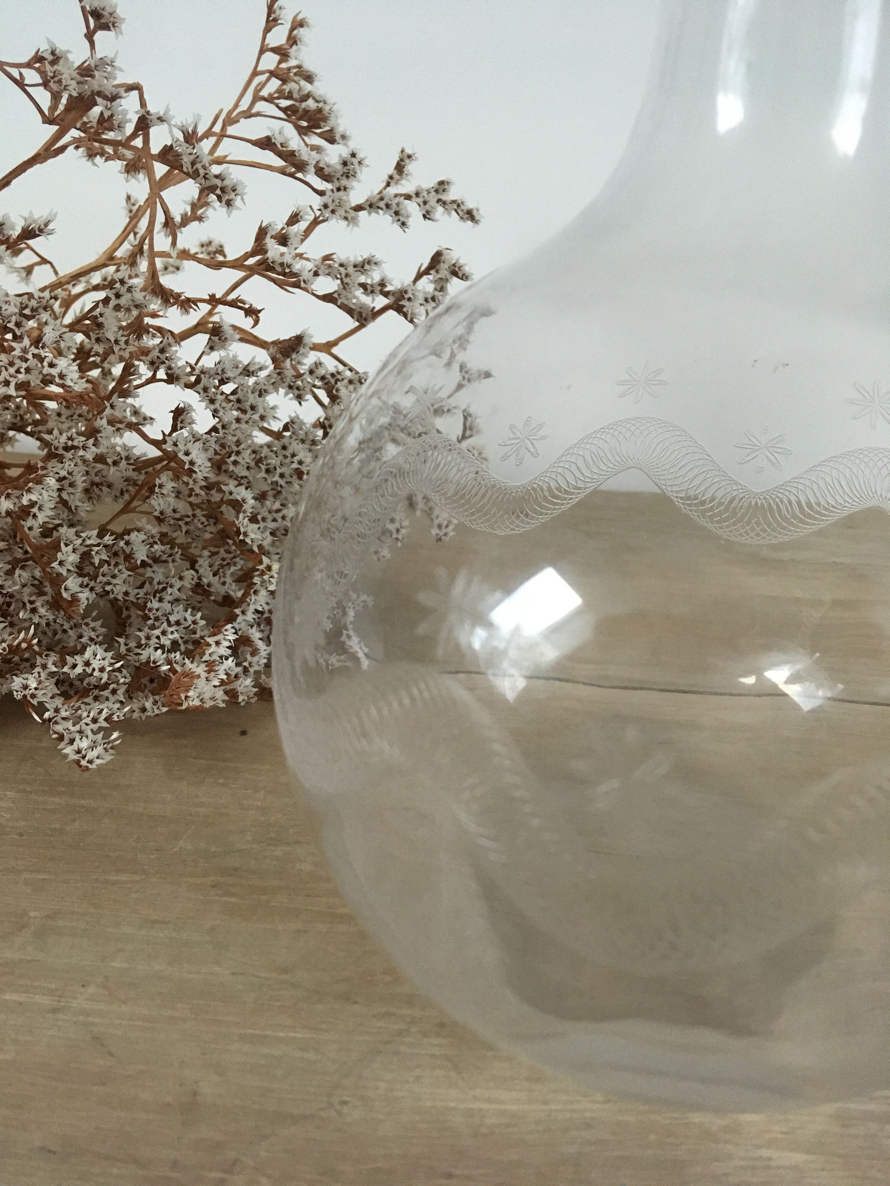 Glass decanter engraved "stars"