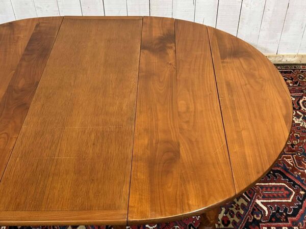 Table ronde en merisier 6 pieds des style Louis Philippe avec 2 allonges