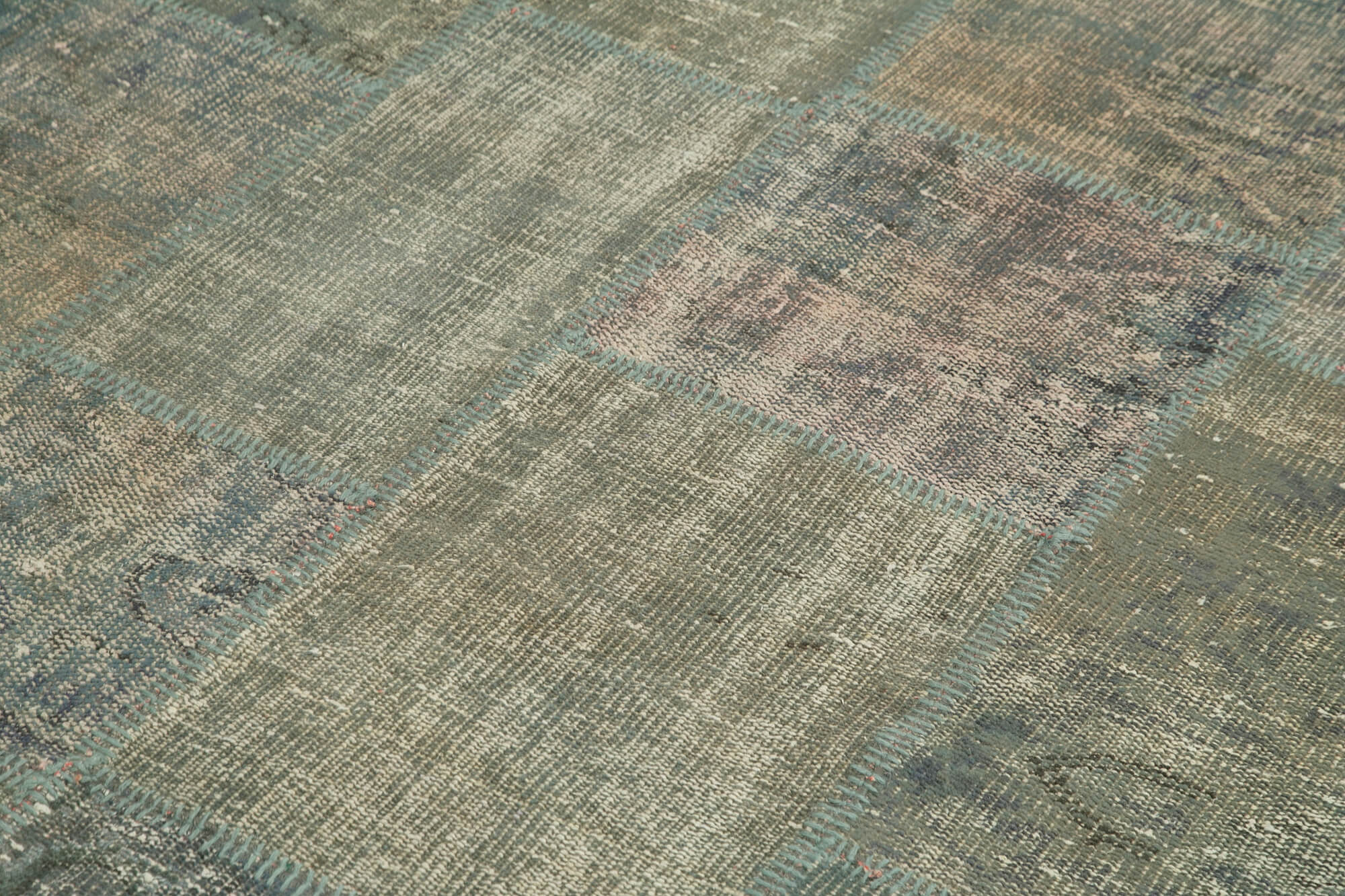 Handwoven turkish contemporary 176 cm x 245 cm grey patchwork carpet