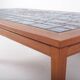 Table basse danoise en teck et céramique bleue