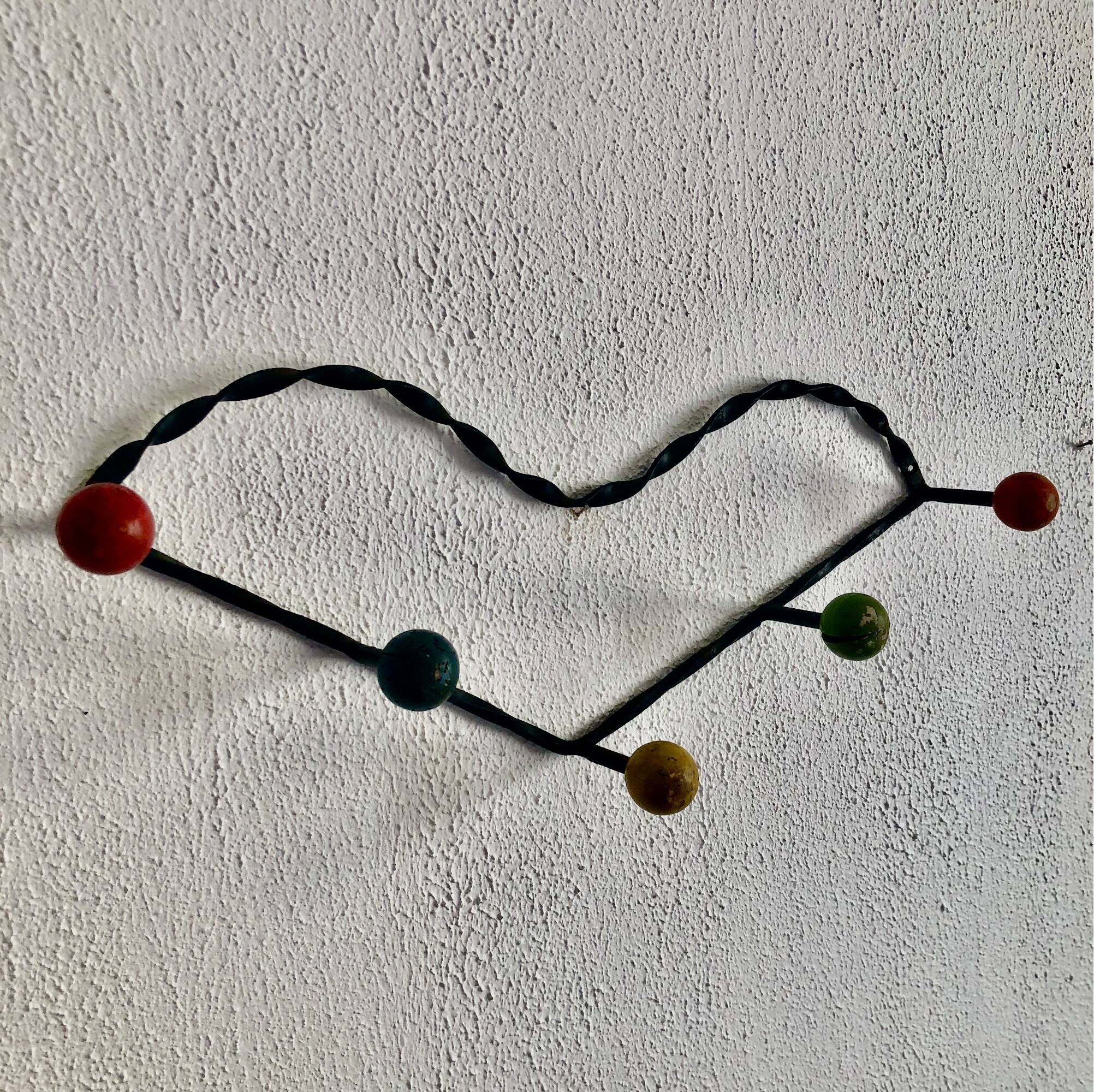 Vintage 1960 coat rack heart 5 ball hooks wood - 60 cm