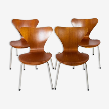Lot de 4 chaises "seven", modèle 3107, de teck conçu par Arne Jacobsen
