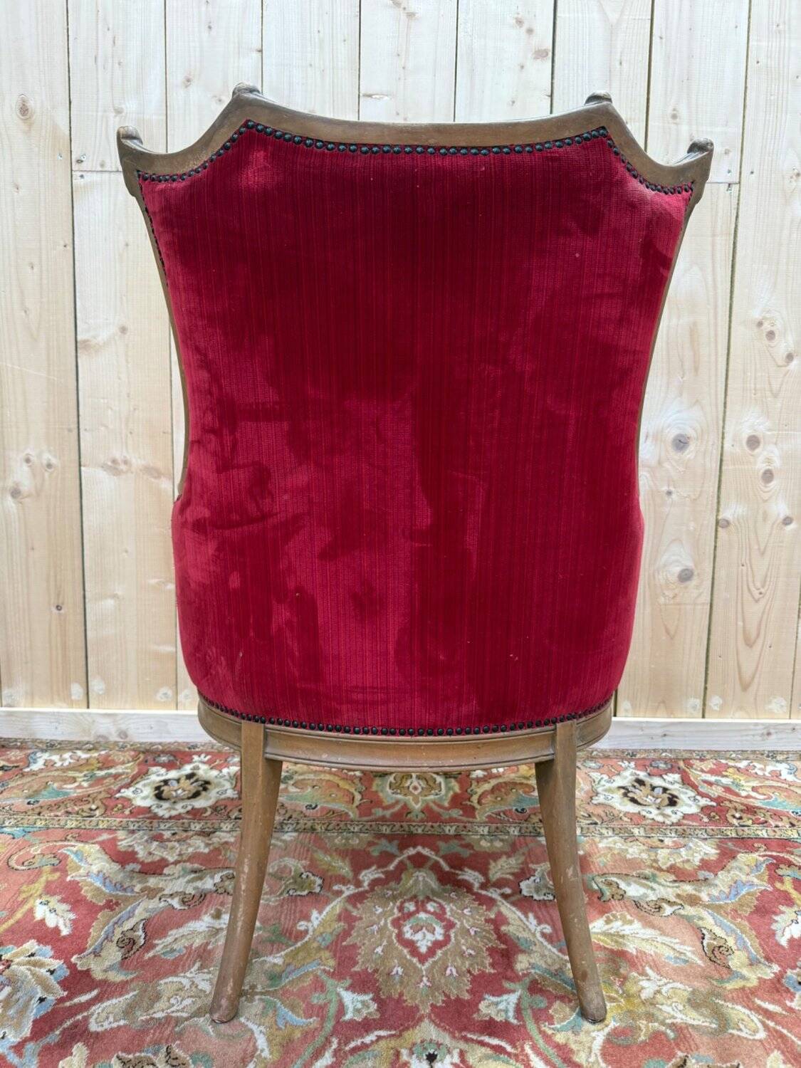Art Nouveau gondola armchair – Carved wood & red theatre velvet – France