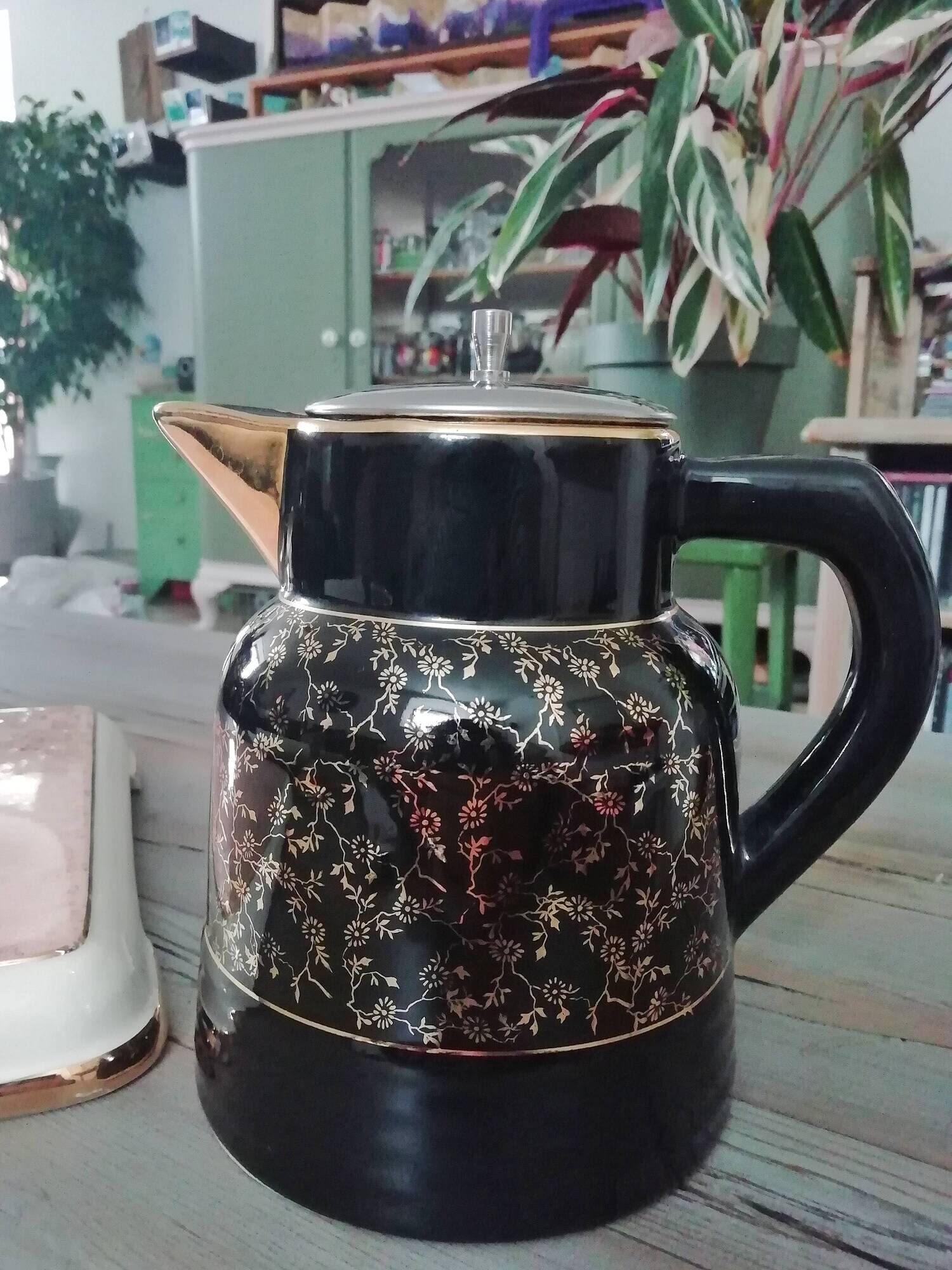 Ceramic teapot