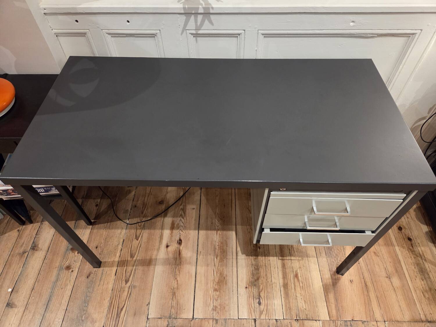 Bureau vintage industriel Gispen avec caisson 3 tiroirs