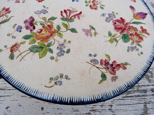 Large old dish in faience Longchamp iron earth Chevrefeuille Flowers