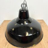Lampe d’usine industrielle en émail noir avec dessus en fer, années 1960