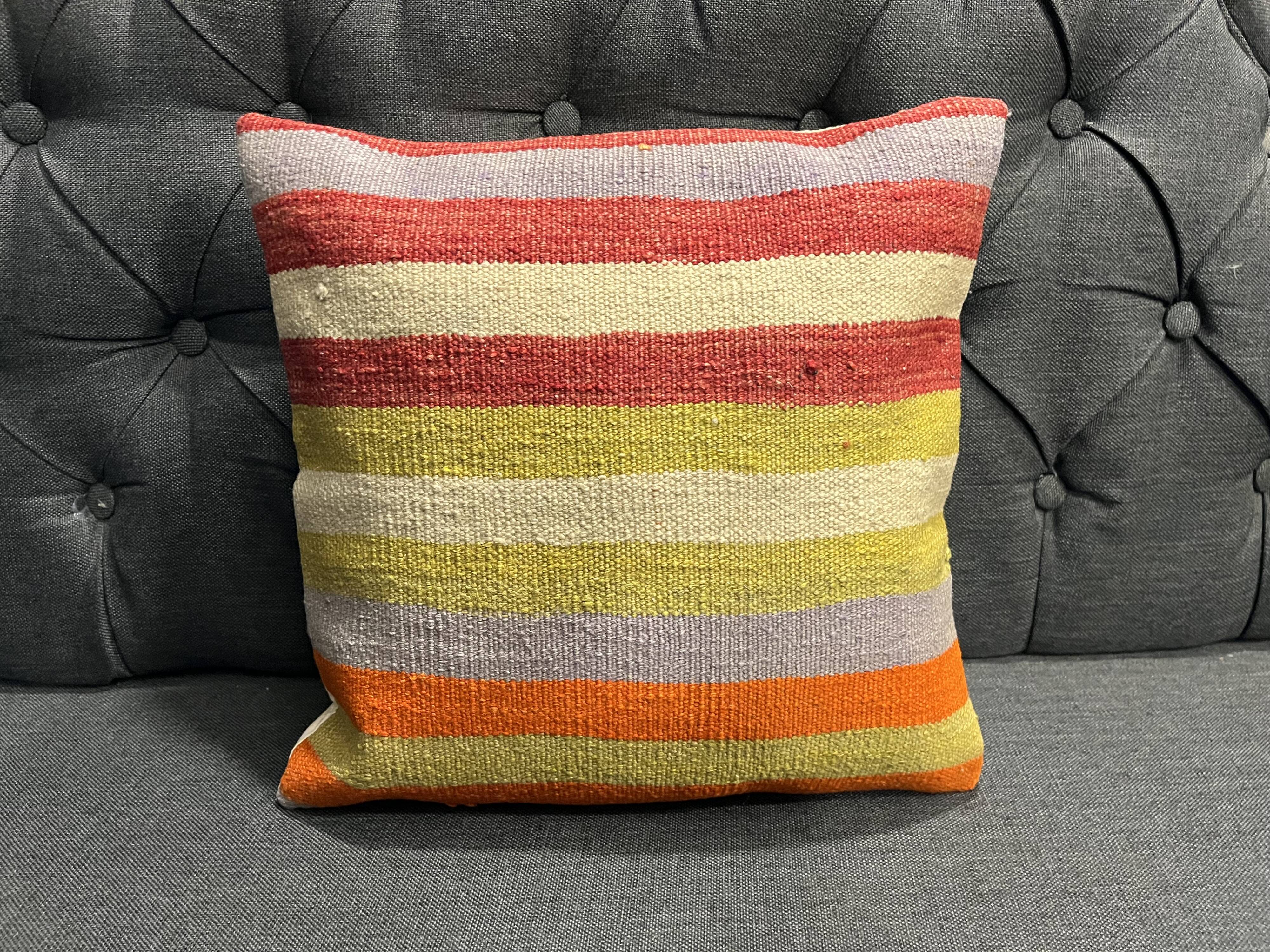 Coussin en laine turque à rayures