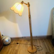 Articulated vintage floor lamp in pine – Scandinavian craftsmanship