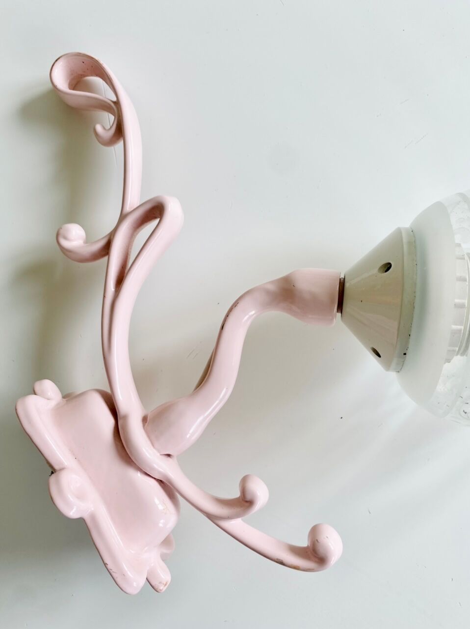 Enamelled cast iron wall lamp