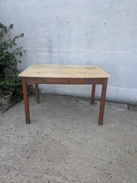 Farm table