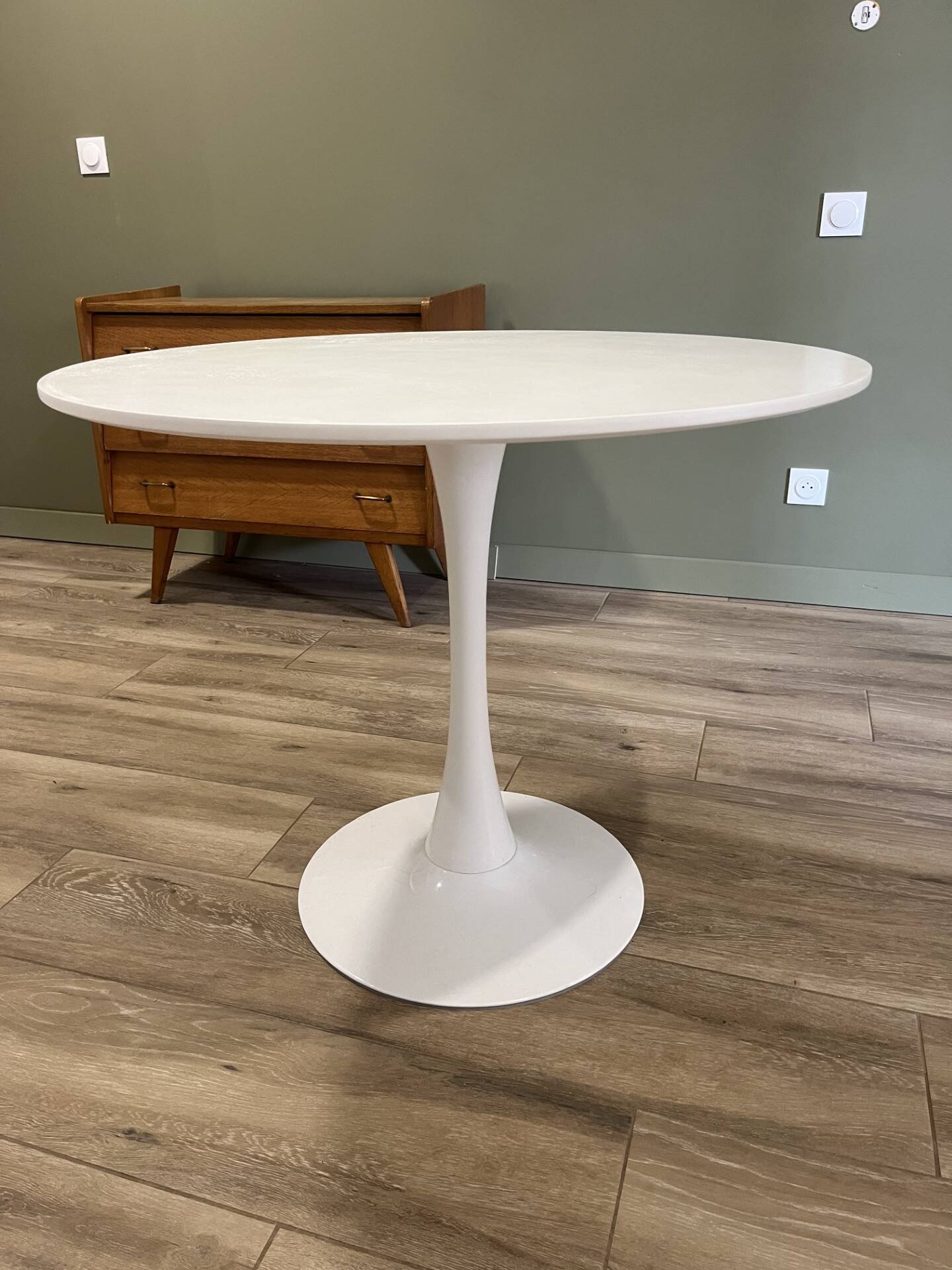 Tulip table