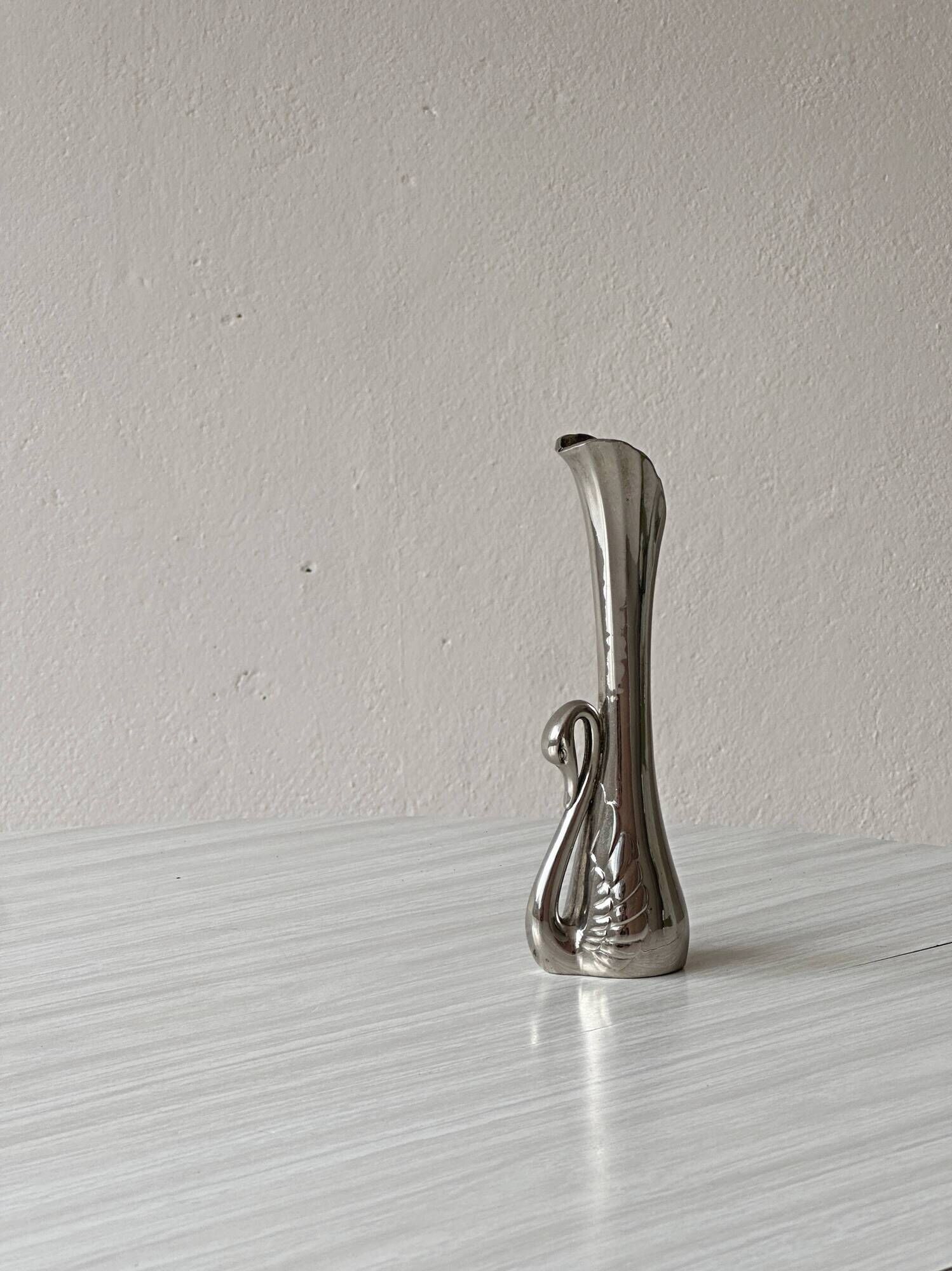 Swan metal single flower vase