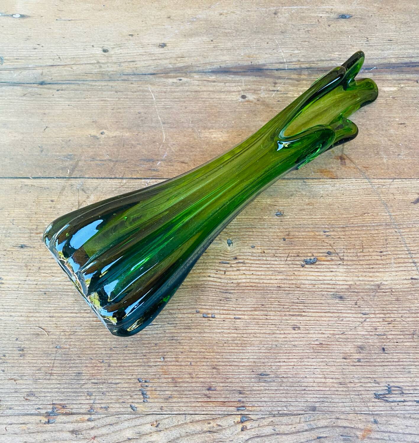 Swung single-flower vase from the 70s