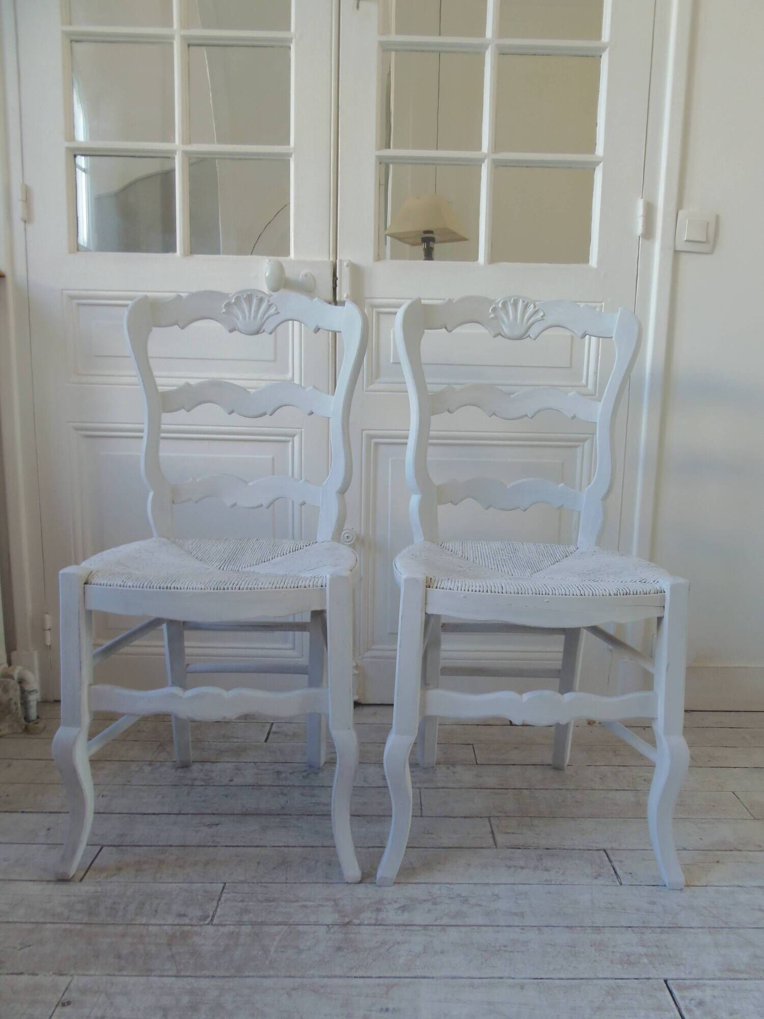 Pair of country-style chairs re-enchanted in pearl gray