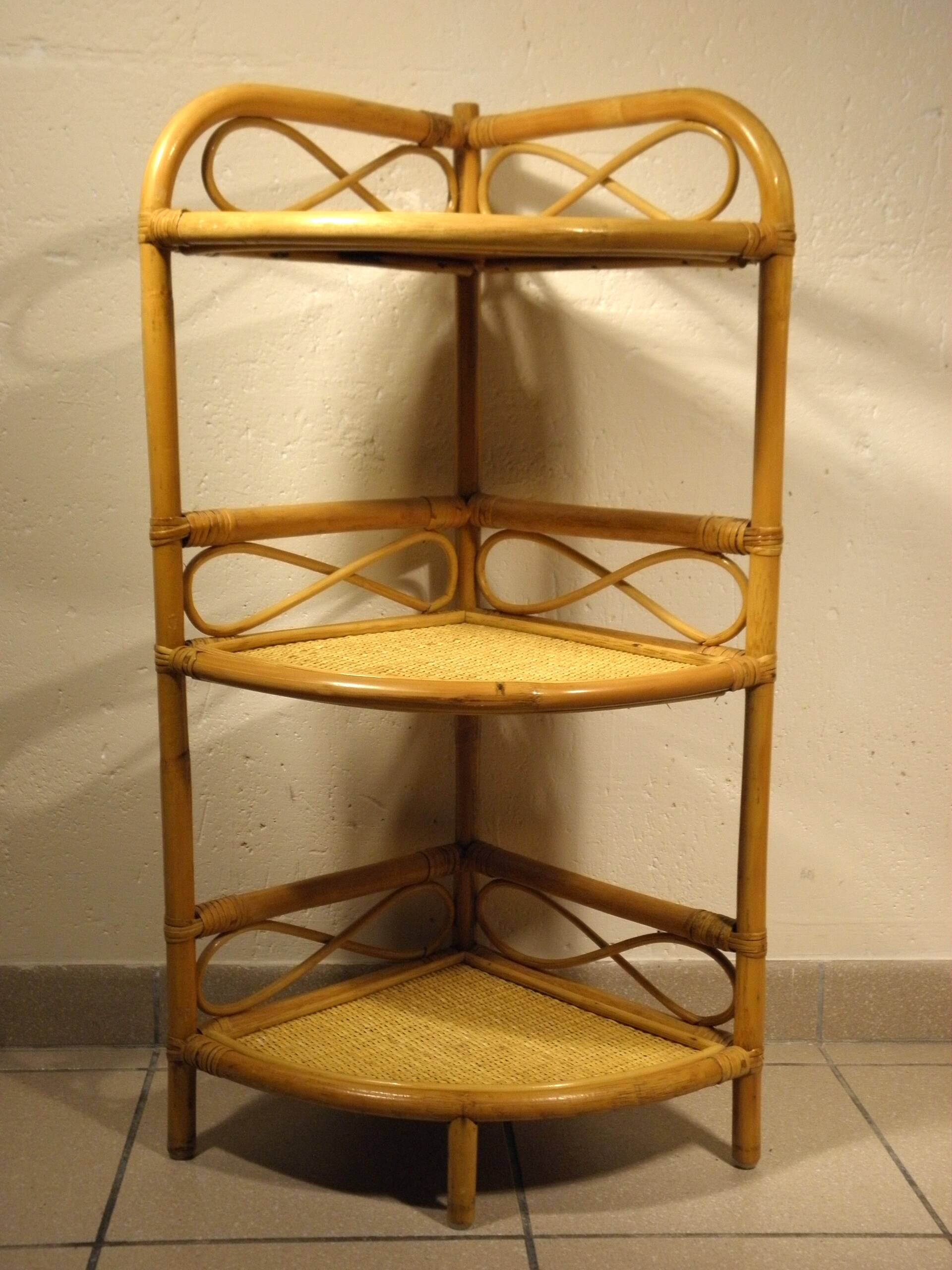 Rattan corner shelf 86 x 35 cm