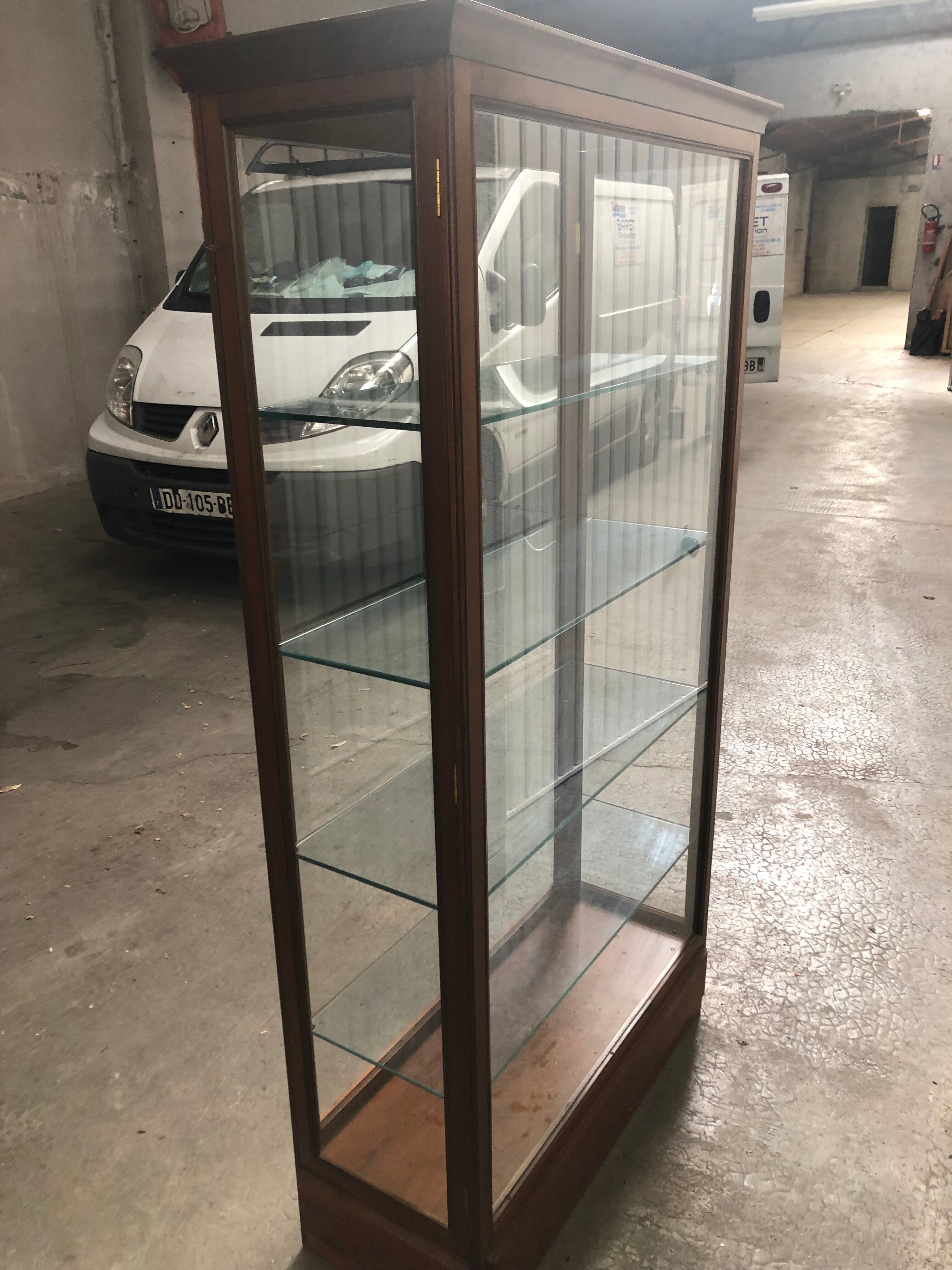 Clear mahogany showcase 40/50 years