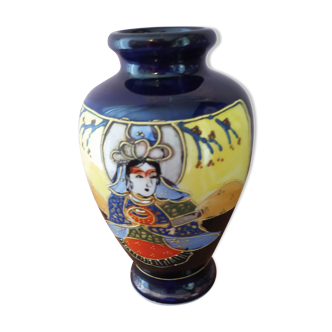 Vase fabriqué au Japon en porcelaine