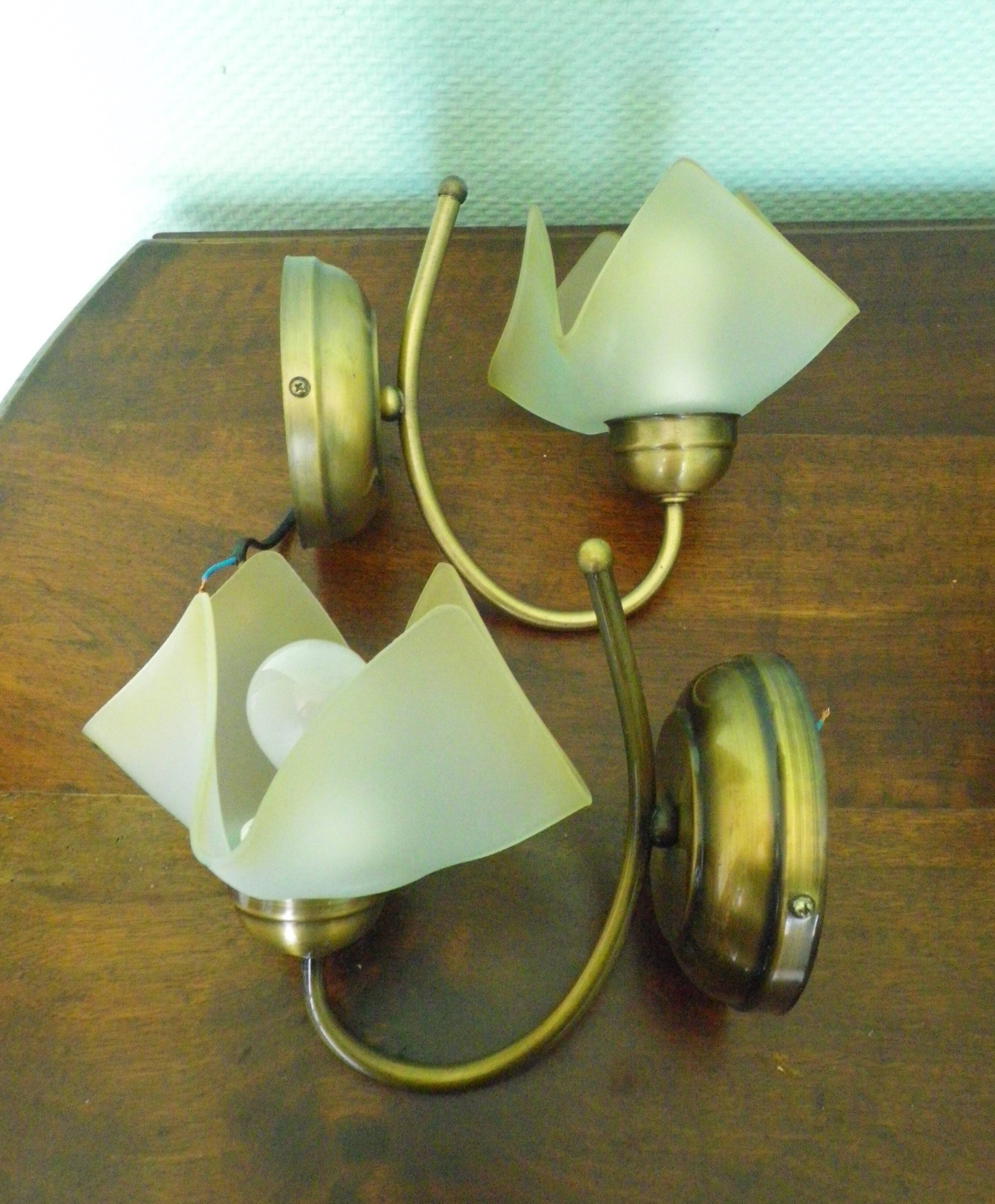 2 wall lights, opaline lampshade 1960/1970