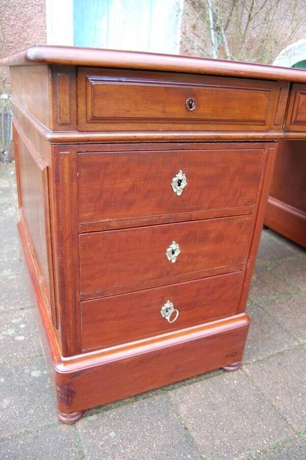 Very large Louis Philippe period mahogany pedestal desk from the 19th century