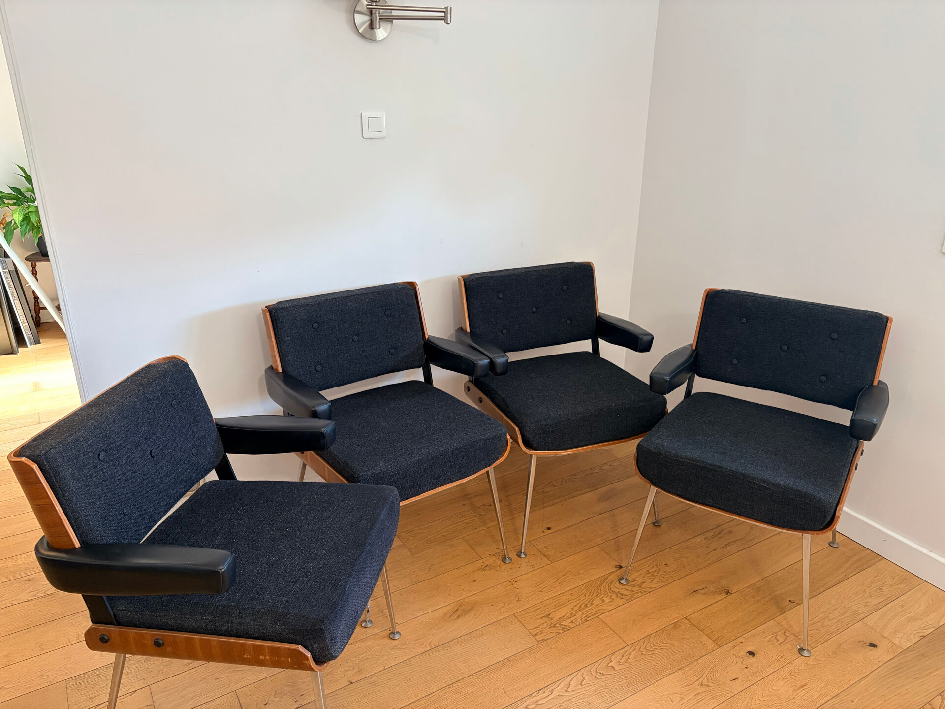 4 armchairs by Alain Richard from the 1970s.