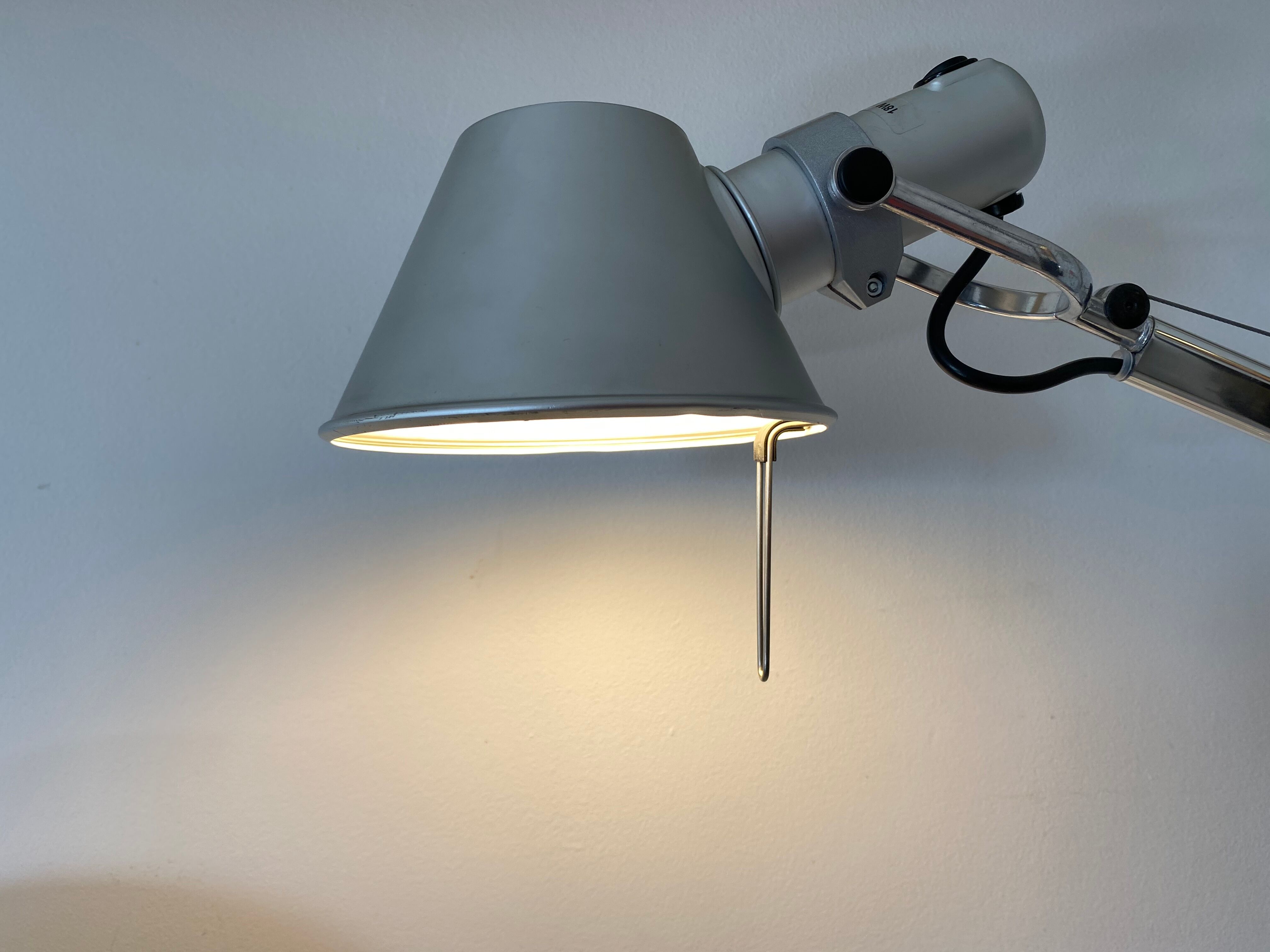 Artemide Tolomeo mini desk lamp on pliers and design Michele De Lucchi - Giancarlo Fassina