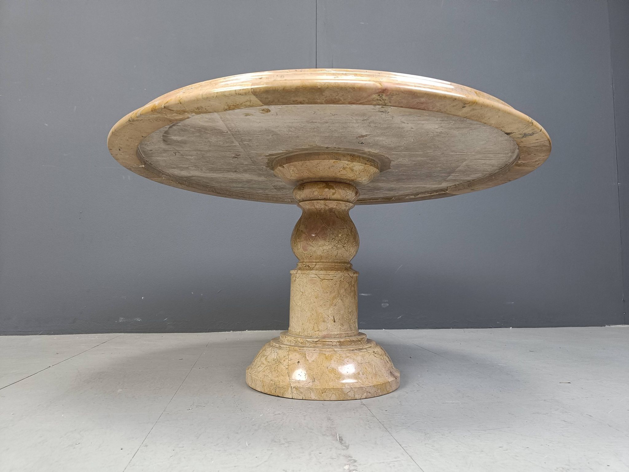 Vintage round Italian marble coffee table, 1960s