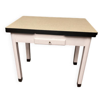 Extensible Formica table