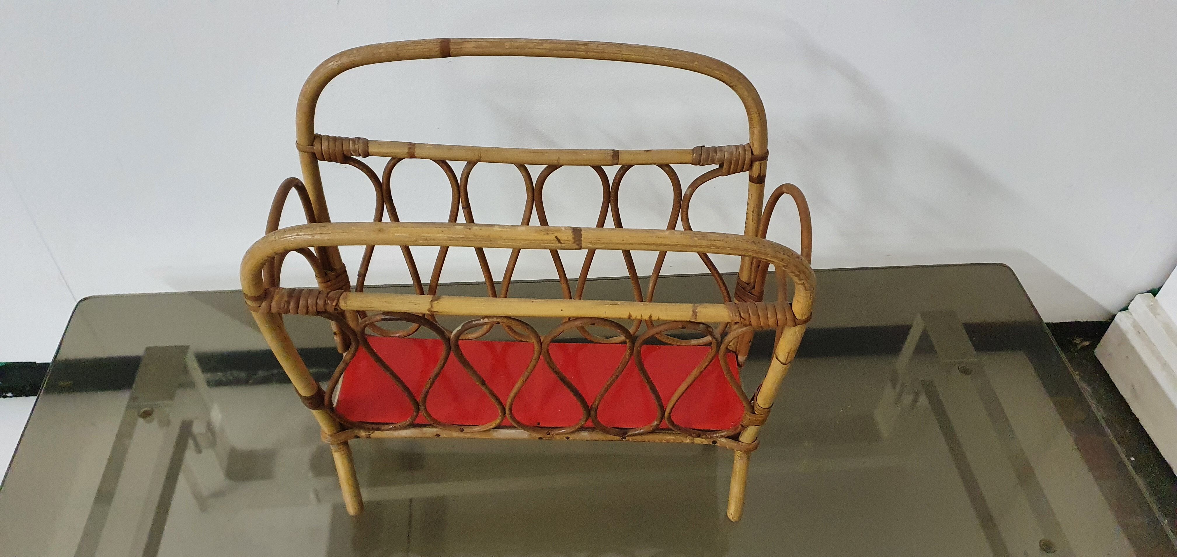 Magazine door in rattan and formica