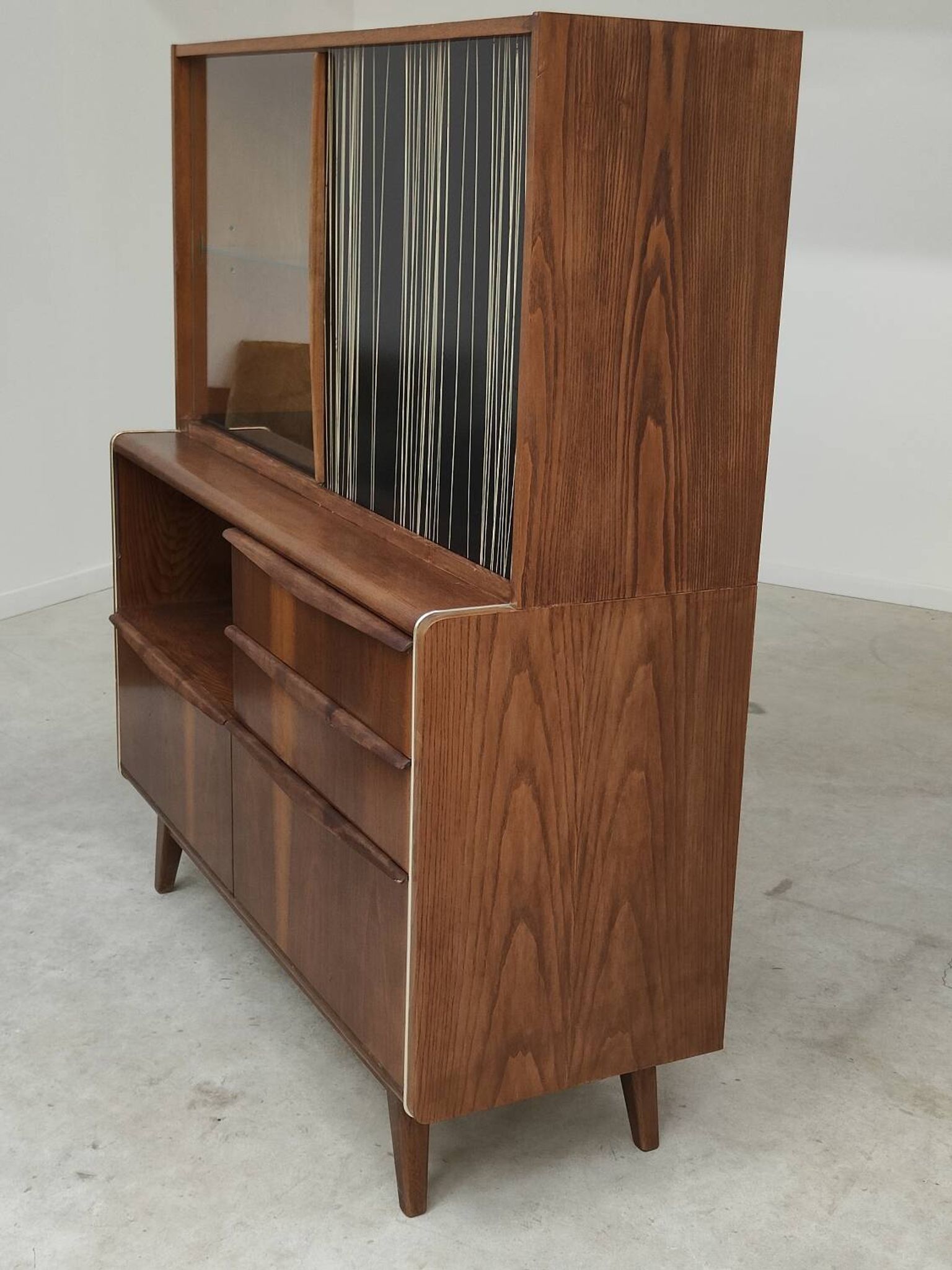 Buffet vaisselier U372/386 B.Landsman et H.Nepozitek pour Jitona 1960