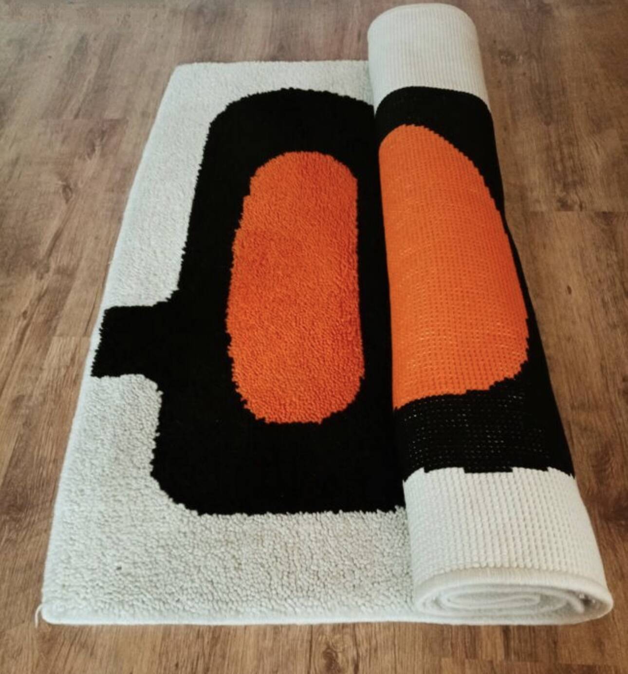 Space age / 70s graphic rug