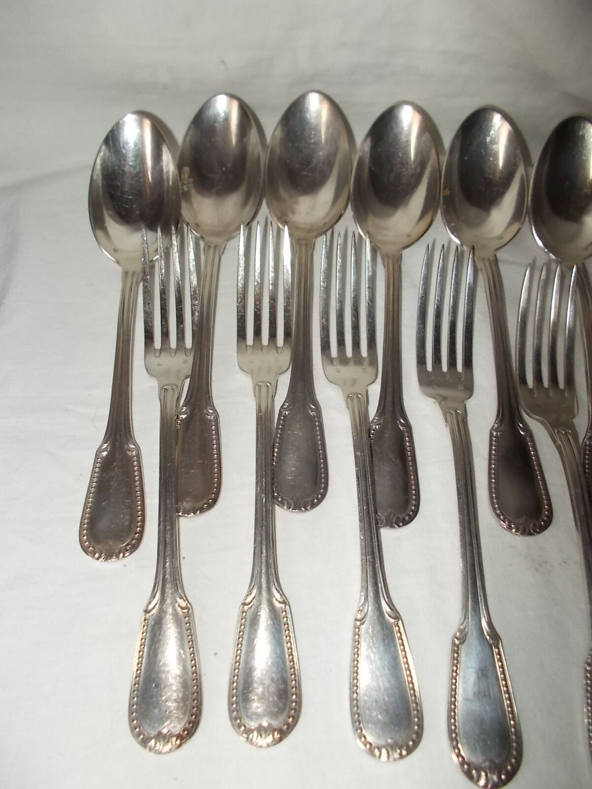24-piece silver-plated cutlery set with box