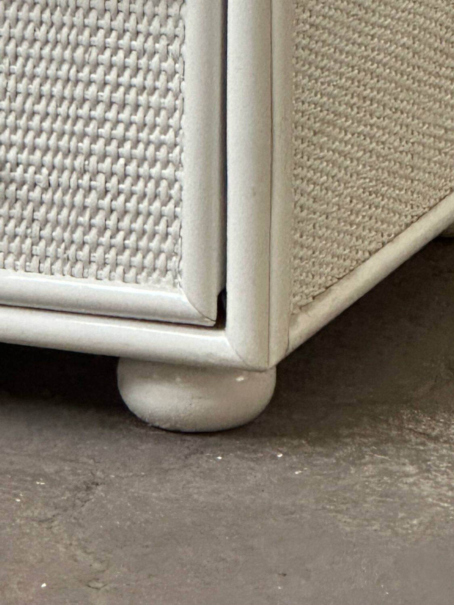 Commode en rotin blanc