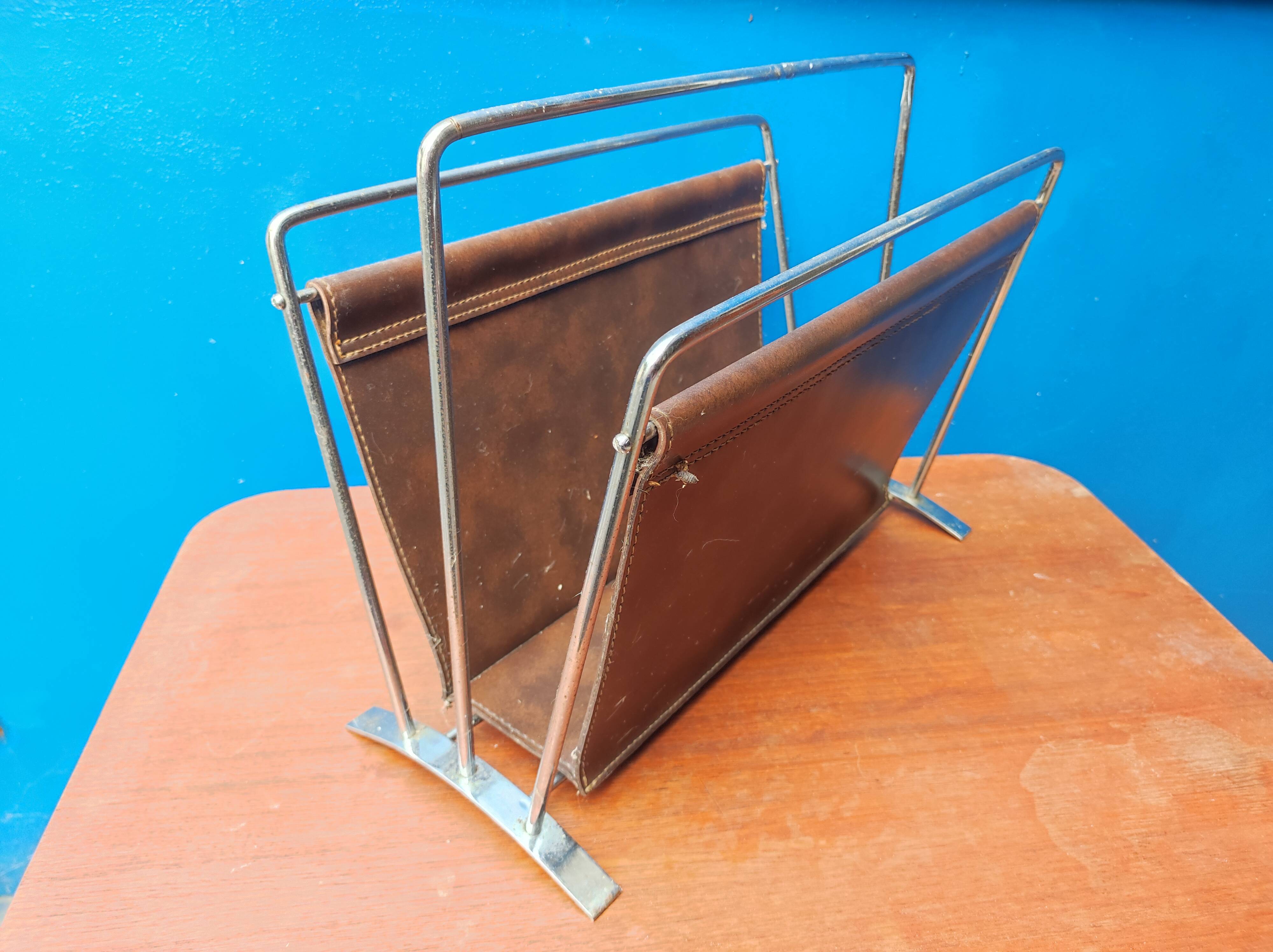 Magazine-holder chrome steel imitation leather stitched