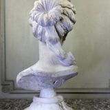 Buste en pierre limoneuse d’après Coysevox, portrait de la duchesse de Bourgogne