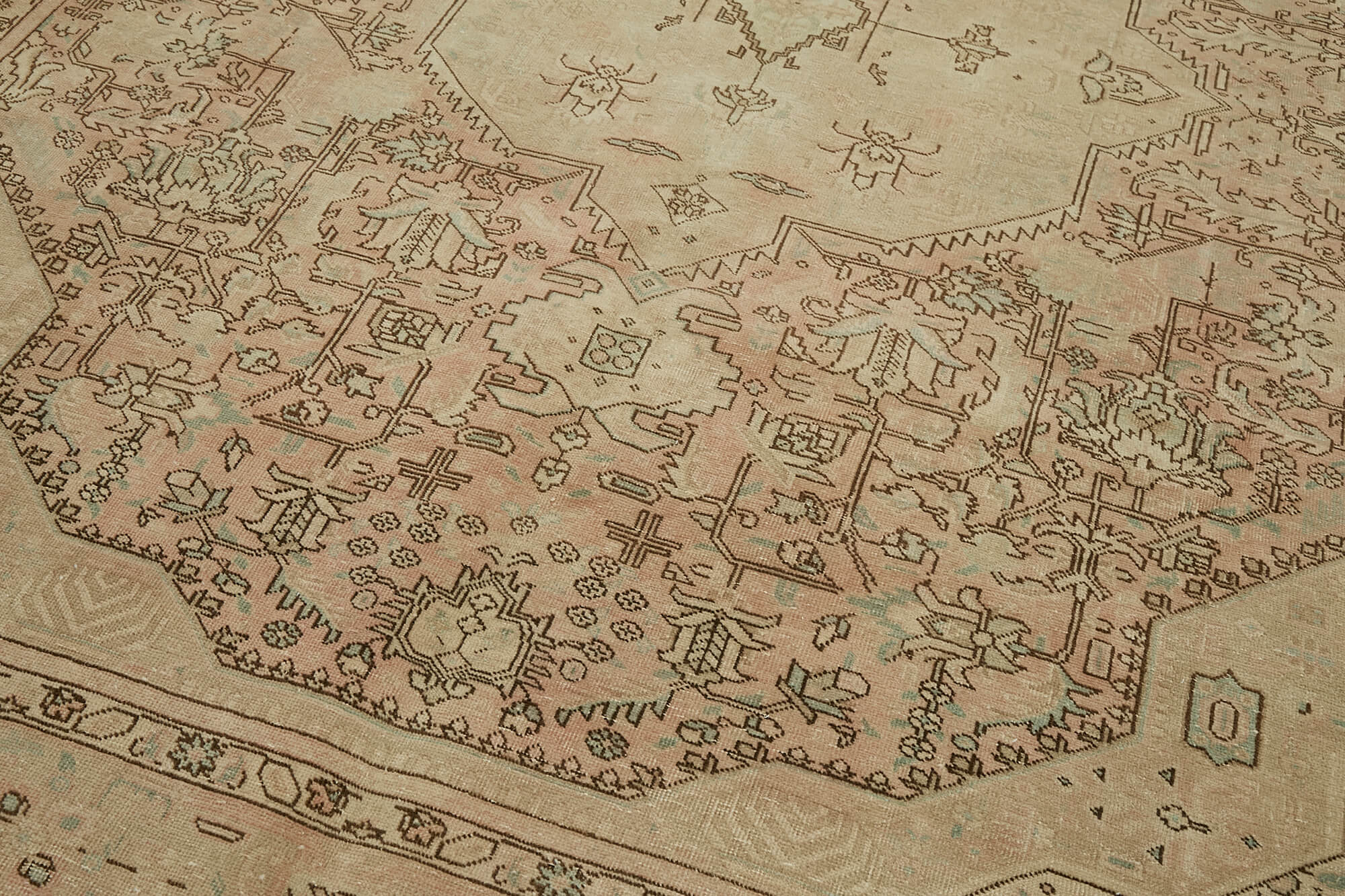 Hand-knotted persian antique 1970s 250 cm x 327 cm beige wool carpet