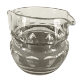 Cruche en verre taillé avec anse