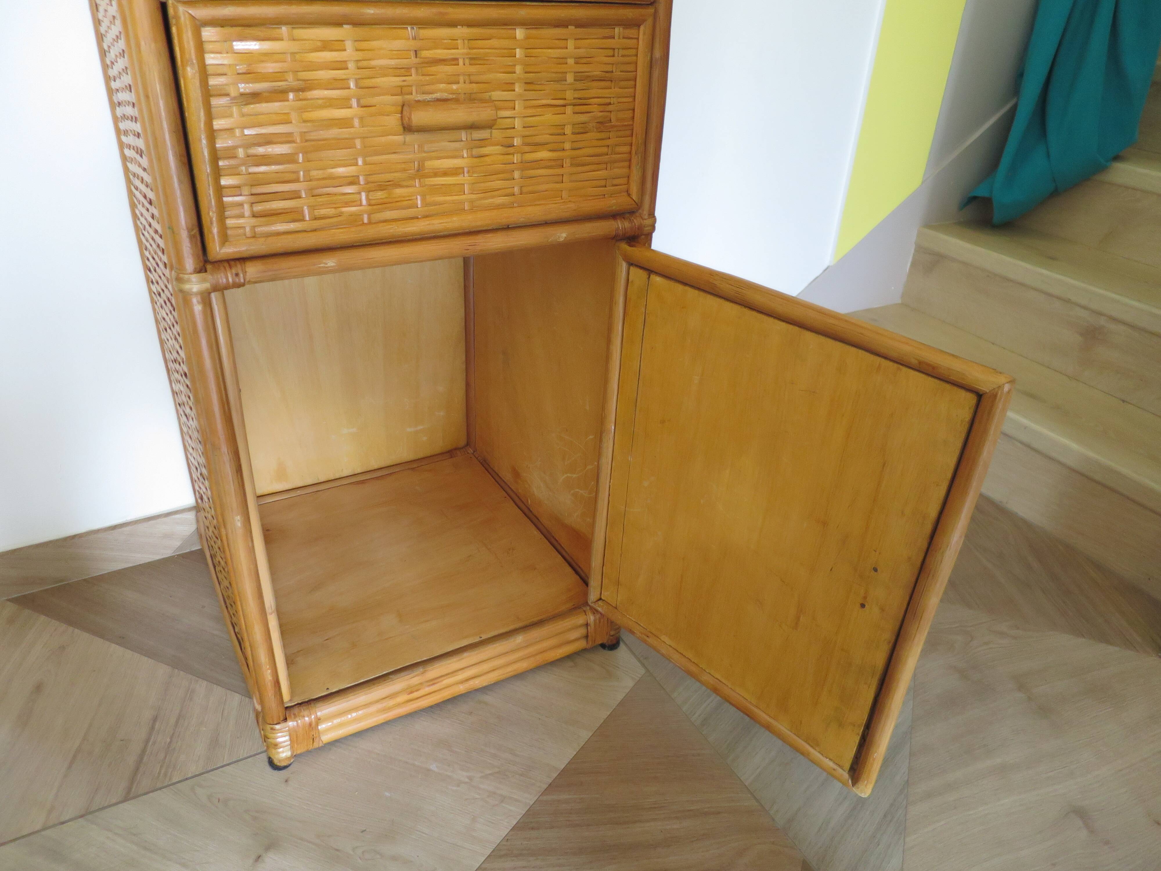 Storage column, wooden bookshelf and woven rattan.